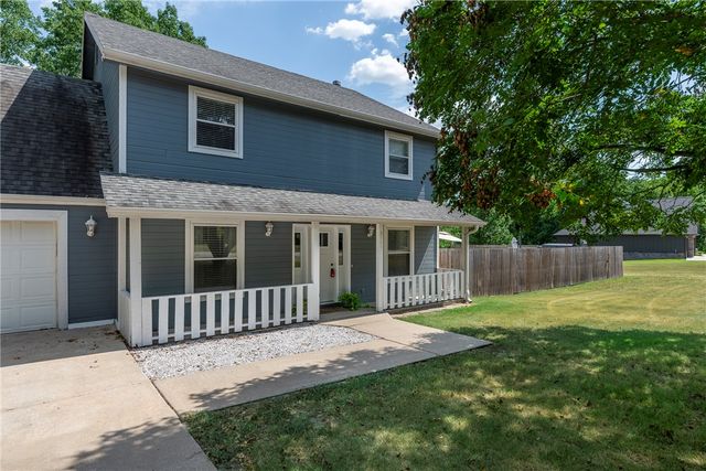 8557 Manor Drive, Bentonville, AR 72712