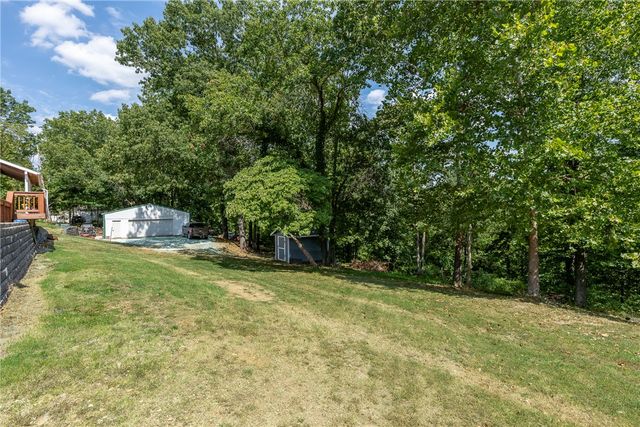 8557 Manor Drive, Bentonville, AR 72712