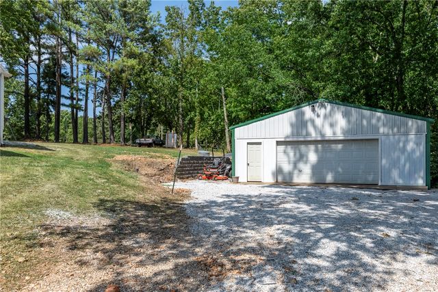 8557 Manor Drive, Bentonville, AR 72712