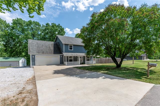 8557 Manor Drive, Bentonville, AR 72712