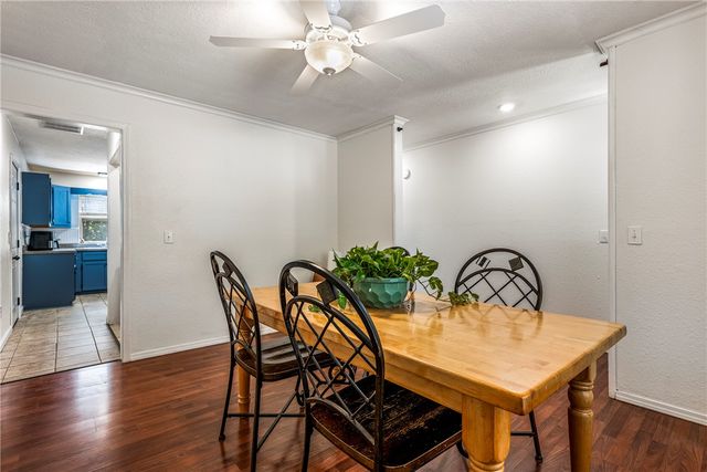 8557 Manor Drive, Bentonville, AR 72712