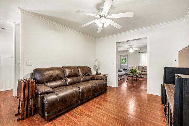 8557 Manor Drive, Bentonville, AR 72712