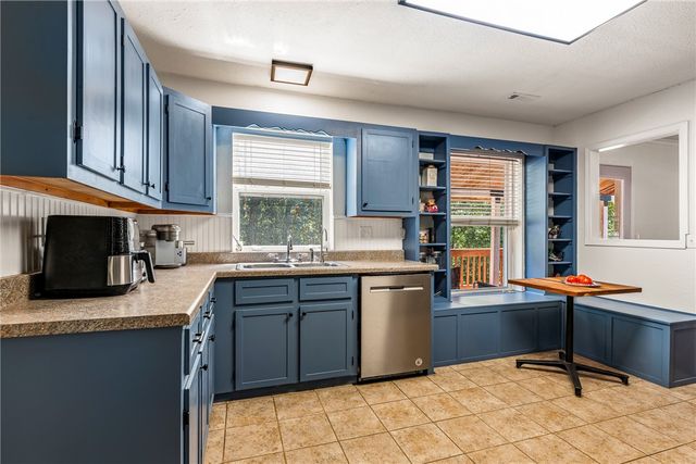 8557 Manor Drive, Bentonville, AR 72712
