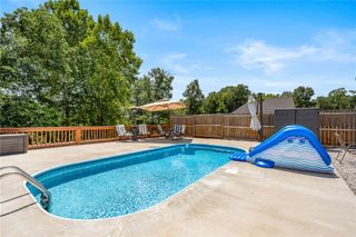 8557 Manor Drive, Bentonville, AR 72712