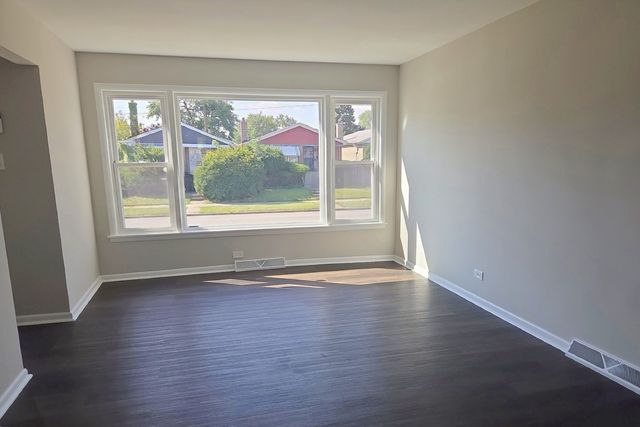 2252 E 92nd Place, Chicago, IL 60617