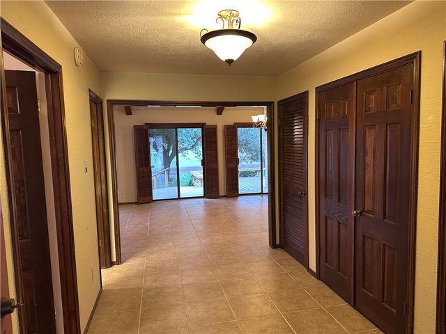 3012 Gleneagles Court, Bryan, TX 77802