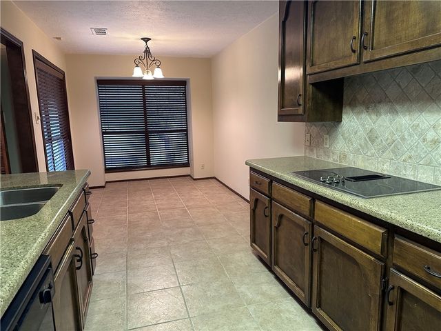 3012 Gleneagles Court, Bryan, TX 77802