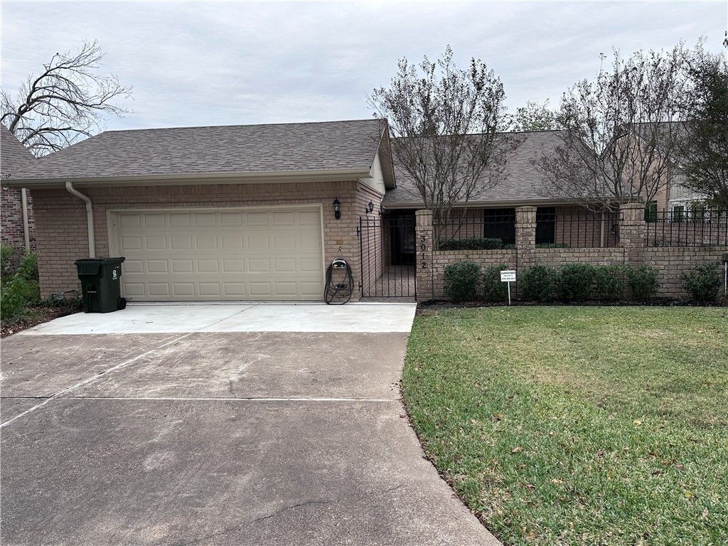 3012 Gleneagles Court, Bryan, TX 77802