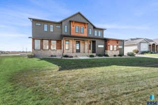 8313 S Timber Oak Pl Place, Sioux Falls, SD 57108