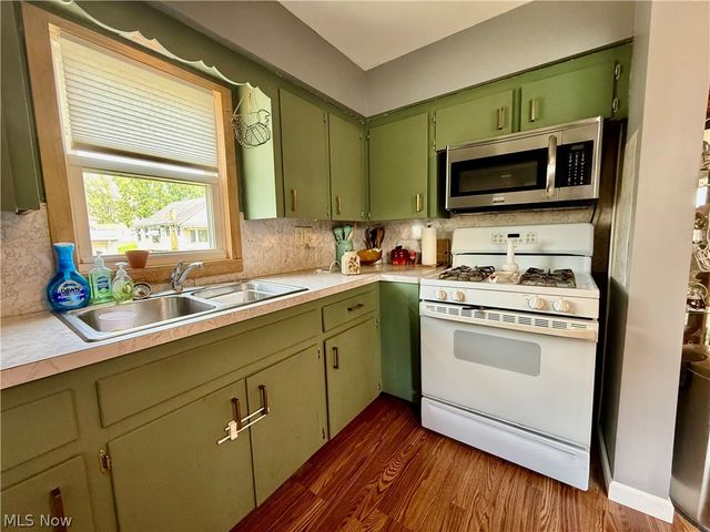 802 28th Street, Vienna, WV 26105