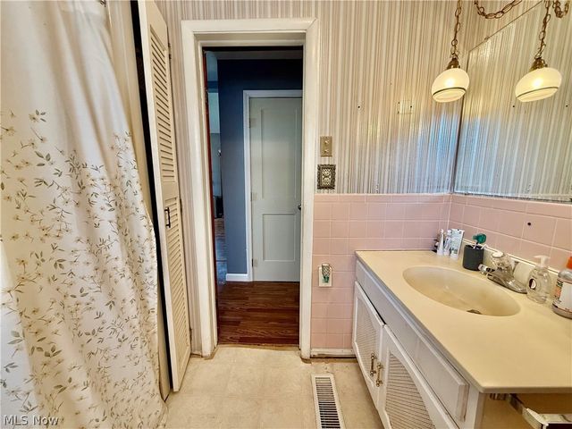 802 28th Street, Vienna, WV 26105
