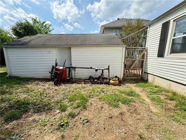 802 28th Street, Vienna, WV 26105