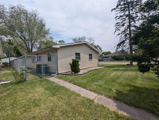 754 W 67th Avenue, Merrillville, IN 46410
