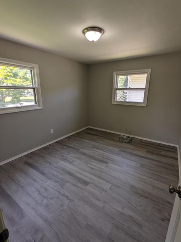 754 W 67th Avenue, Merrillville, IN 46410