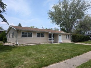 754 W 67th Avenue, Merrillville, IN 46410