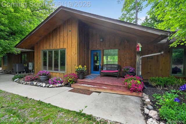 12189 Gage Road, Holly Township, MI 48442