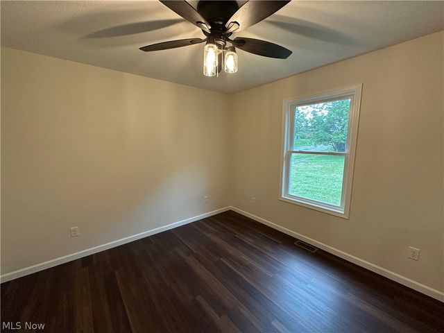 43 Narcissa Avenue, Struthers, OH 44471