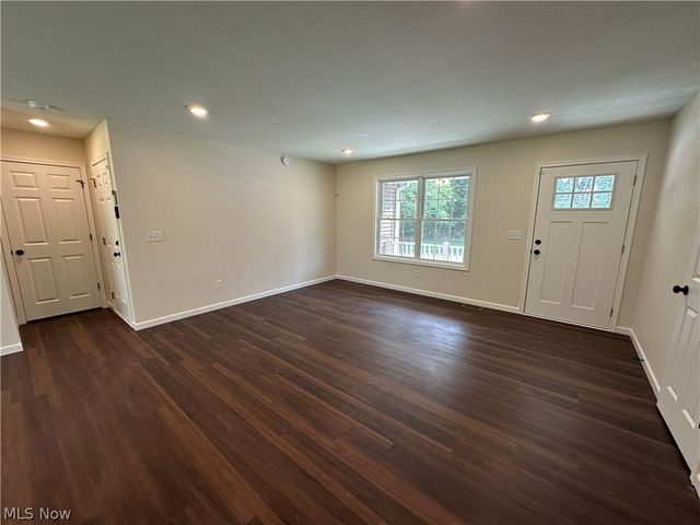 43 Narcissa Avenue, Struthers, OH 44471
