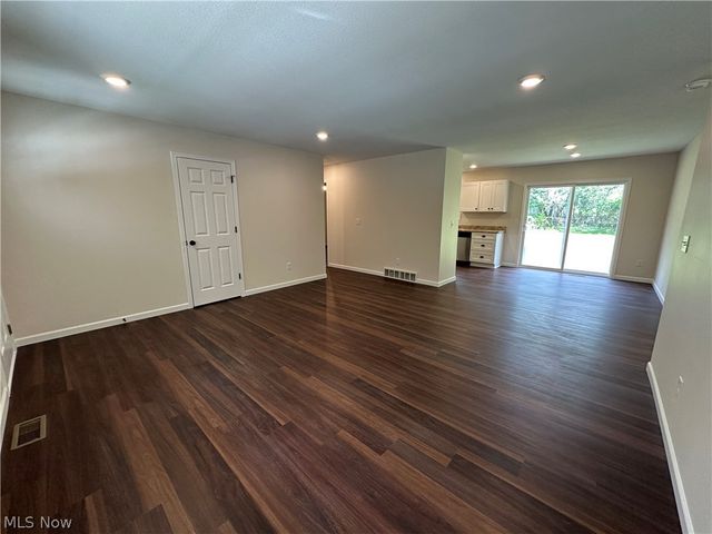 43 Narcissa Avenue, Struthers, OH 44471