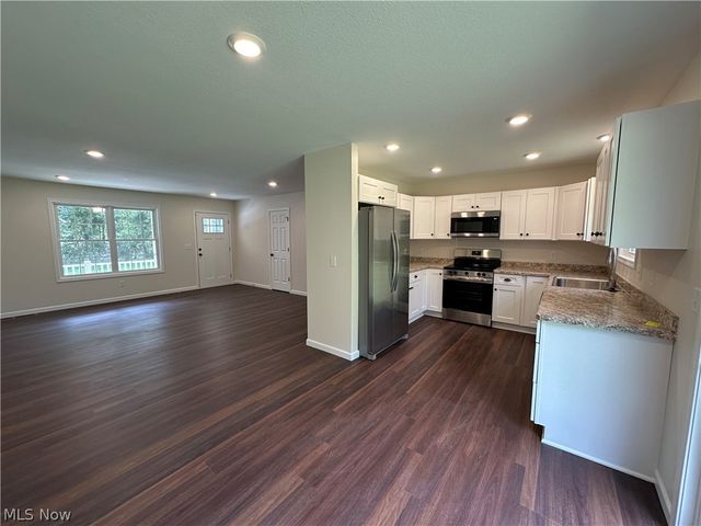 43 Narcissa Avenue, Struthers, OH 44471