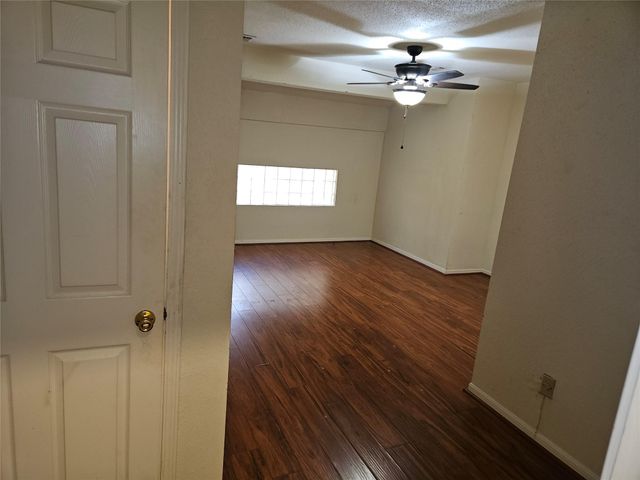 2425 Holly Hall St Street 83, Houston, TX 77054