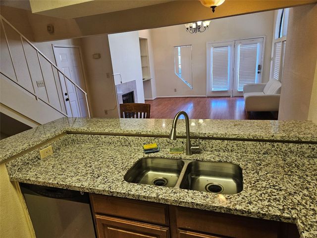 2425 Holly Hall St Street 83, Houston, TX 77054