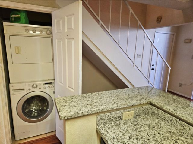 2425 Holly Hall St Street 83, Houston, TX 77054