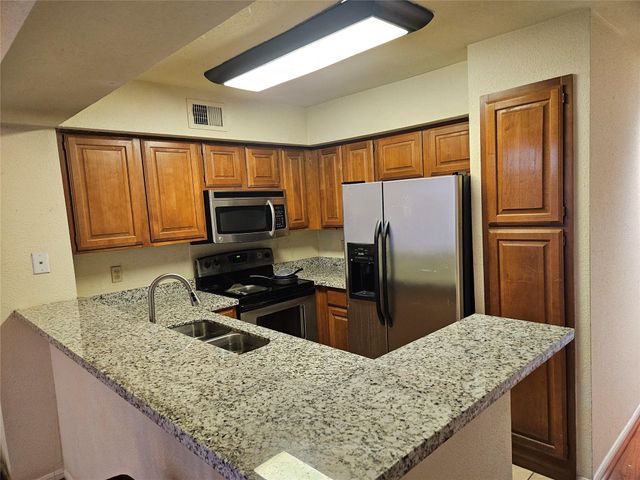 2425 Holly Hall St Street 83, Houston, TX 77054