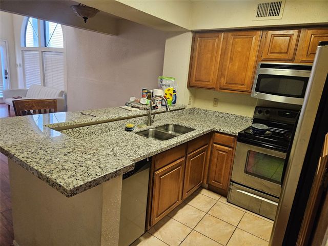 2425 Holly Hall St Street 83, Houston, TX 77054