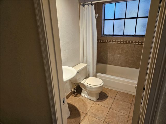 2425 Holly Hall St Street 83, Houston, TX 77054