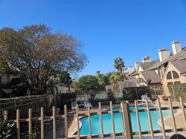 2425 Holly Hall St Street 83, Houston, TX 77054