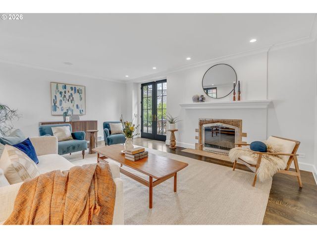 3830 Ne WISTARIA Dr, Portland, OR 97212