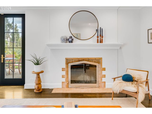 3830 Ne WISTARIA Dr, Portland, OR 97212