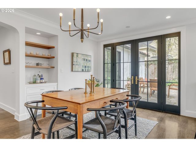 3830 Ne WISTARIA Dr, Portland, OR 97212