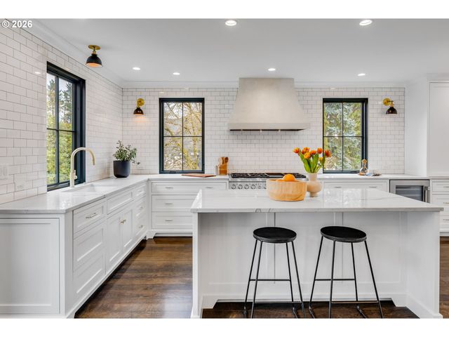 3830 Ne WISTARIA Dr, Portland, OR 97212