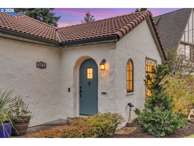 3830 Ne WISTARIA Dr, Portland, OR 97212