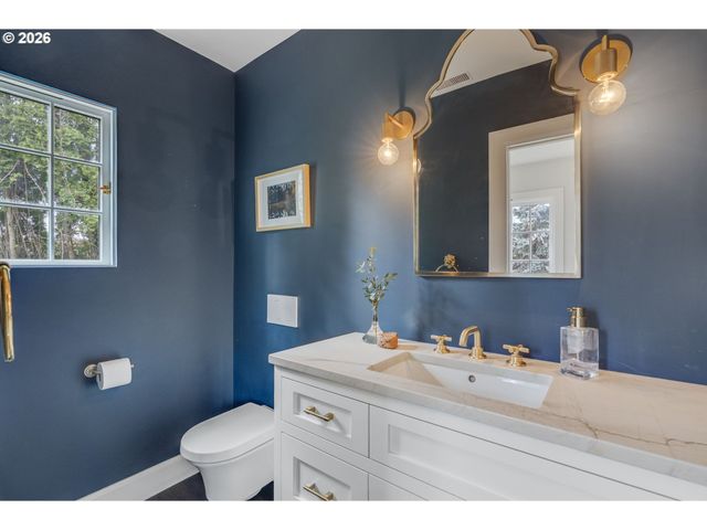 3830 Ne WISTARIA Dr, Portland, OR 97212