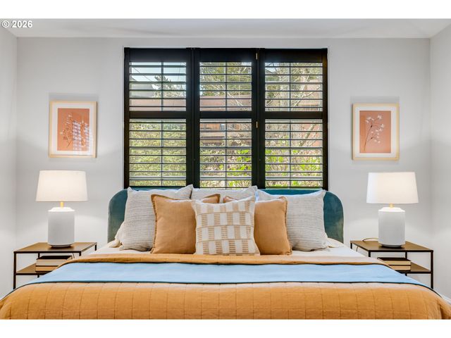 3830 Ne WISTARIA Dr, Portland, OR 97212