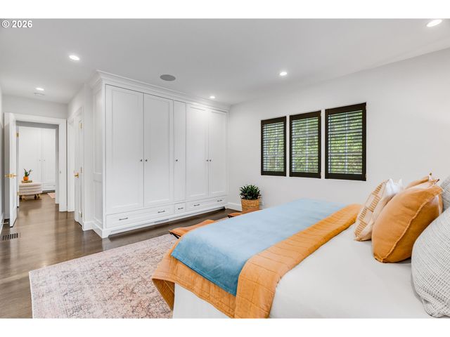 3830 Ne WISTARIA Dr, Portland, OR 97212