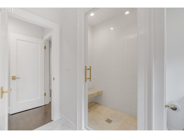 3830 Ne WISTARIA Dr, Portland, OR 97212