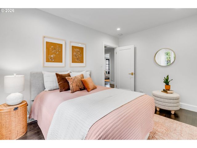 3830 Ne WISTARIA Dr, Portland, OR 97212