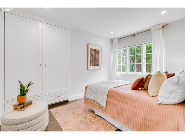 3830 Ne WISTARIA Dr, Portland, OR 97212