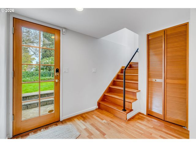 3830 Ne WISTARIA Dr, Portland, OR 97212