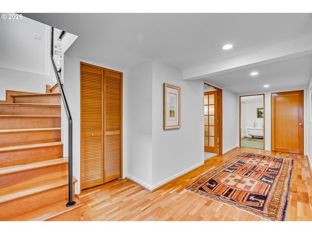 3830 Ne WISTARIA Dr, Portland, OR 97212