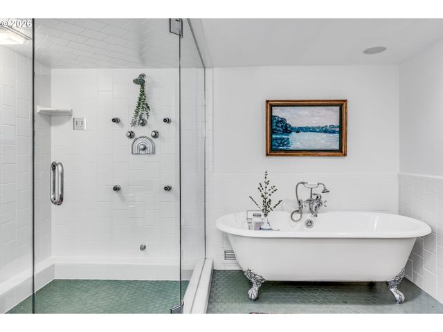 3830 Ne WISTARIA Dr, Portland, OR 97212