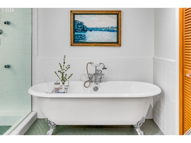 3830 Ne WISTARIA Dr, Portland, OR 97212