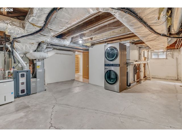 3830 Ne WISTARIA Dr, Portland, OR 97212