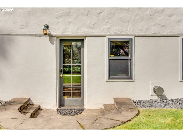 3830 Ne WISTARIA Dr, Portland, OR 97212