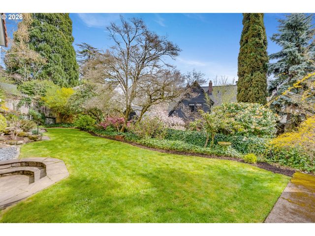3830 Ne WISTARIA Dr, Portland, OR 97212