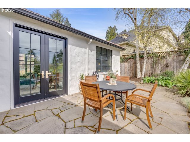 3830 Ne WISTARIA Dr, Portland, OR 97212